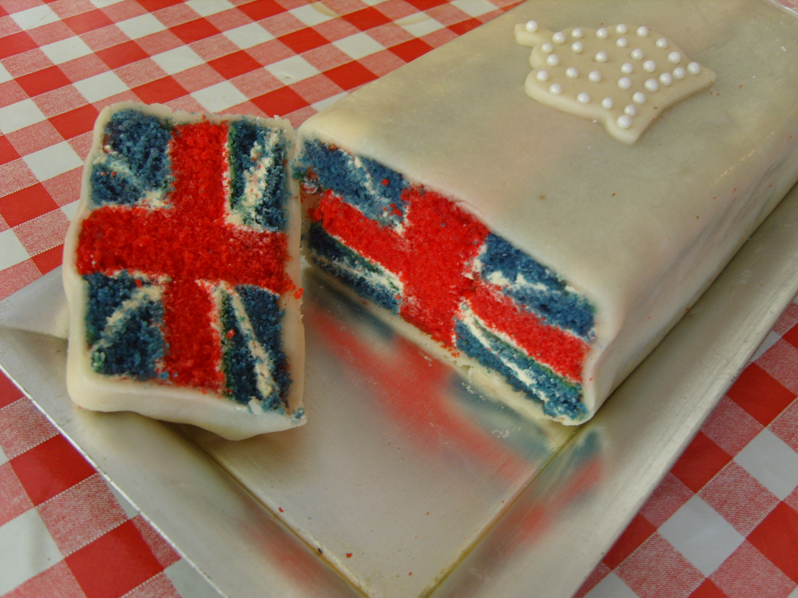 Торт на английском. Торт в стиле Великобритания. Торт в виде британского флага. Торт с английским флагом.